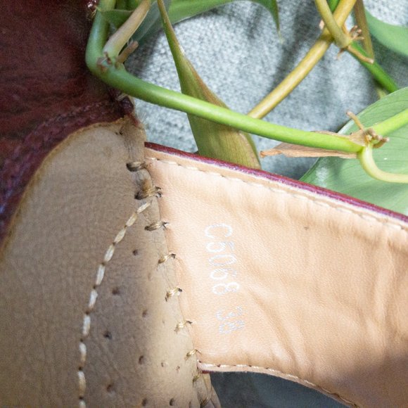 Zeita Comfort Red Sandals - Picture 5 of 5